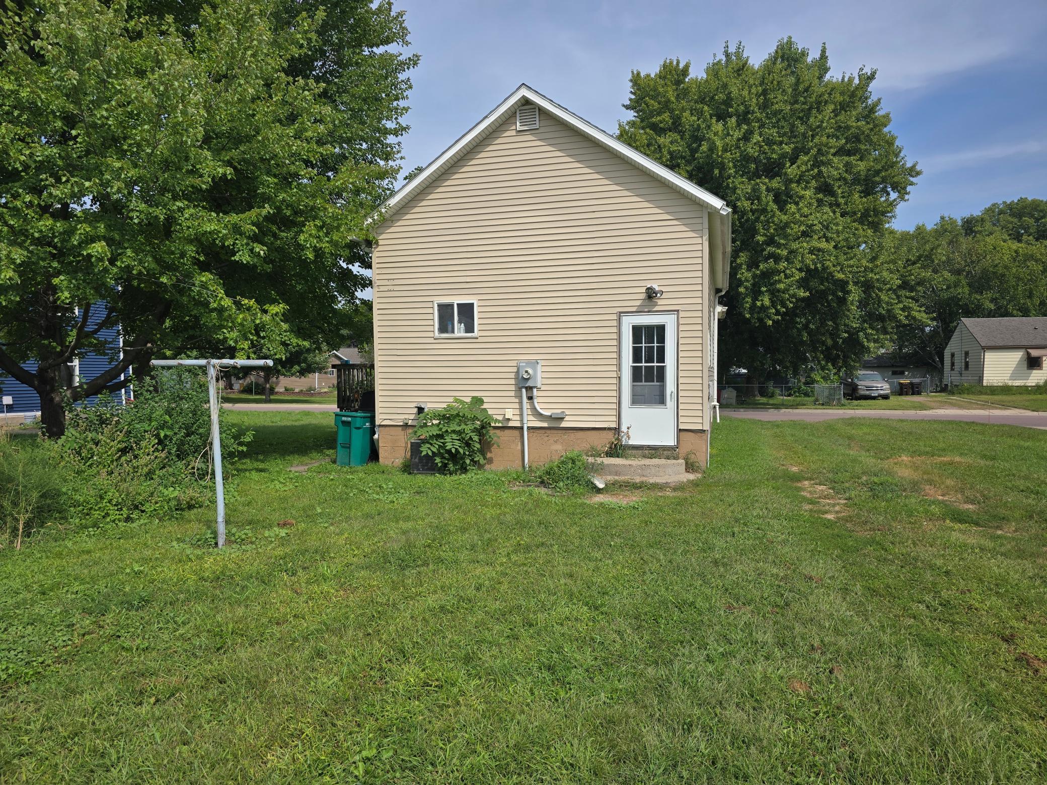 214 E 8th Street Property Photo 6