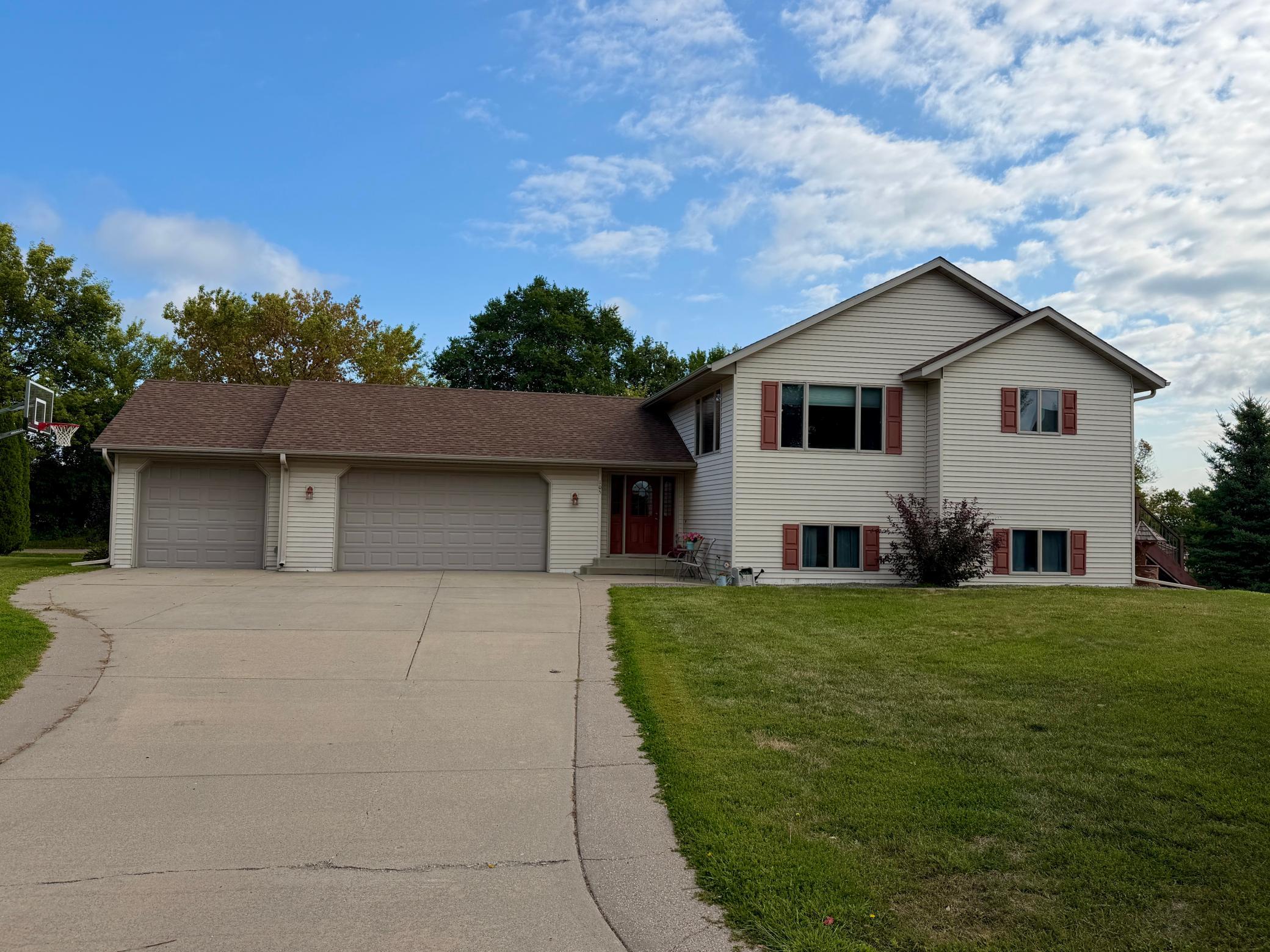 105 Cedar Court Property Photo 1