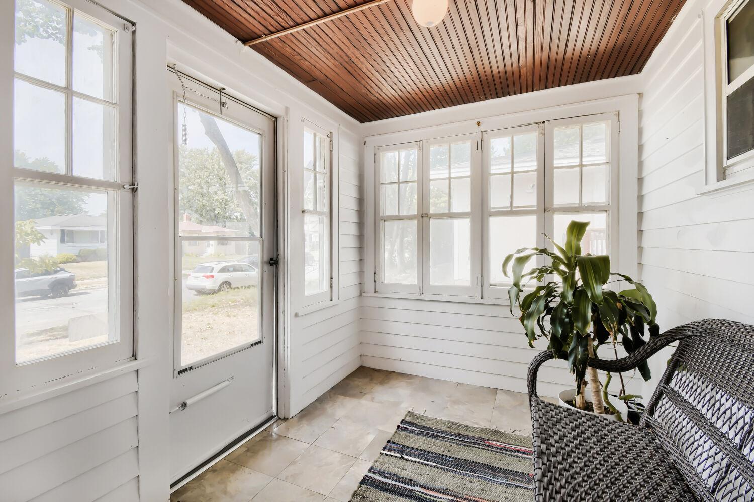 5208 Camden Avenue N Property Photo 3