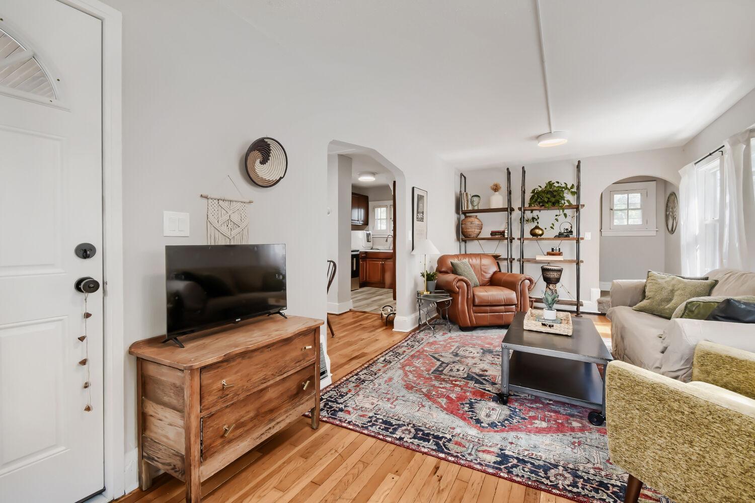 5208 Camden Avenue N Property Photo 5