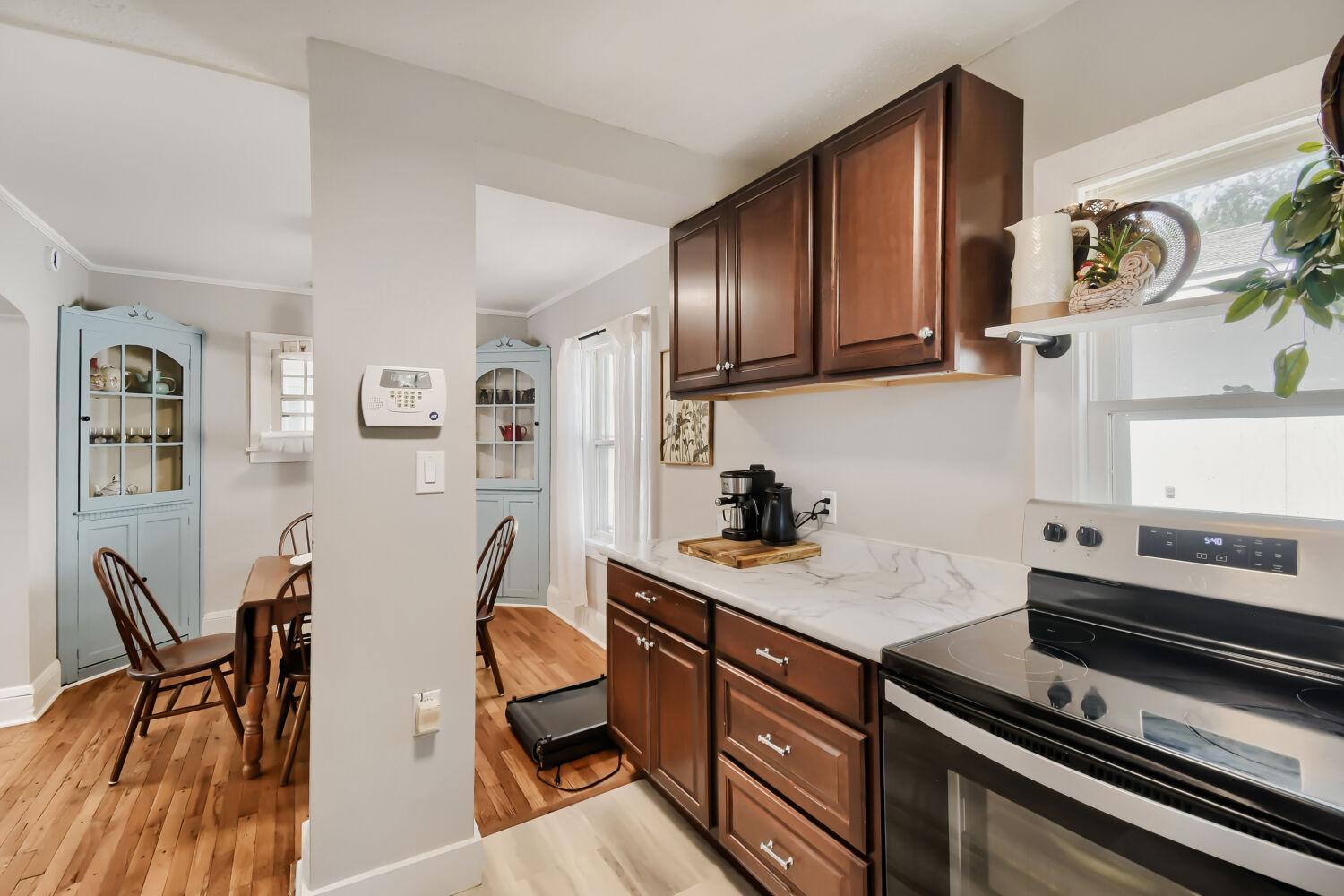 5208 Camden Avenue N Property Photo 10