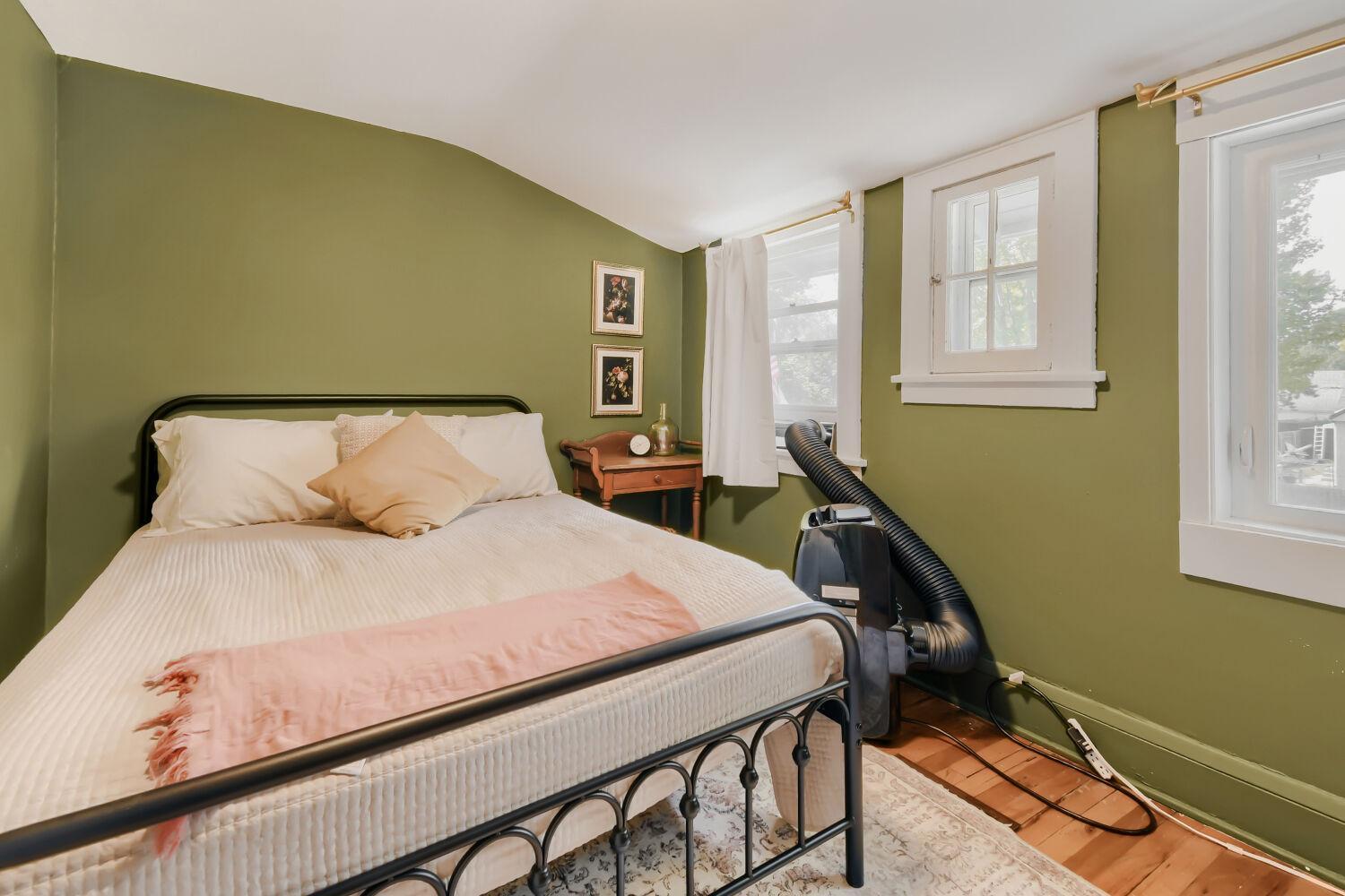 5208 Camden Avenue N Property Photo 12