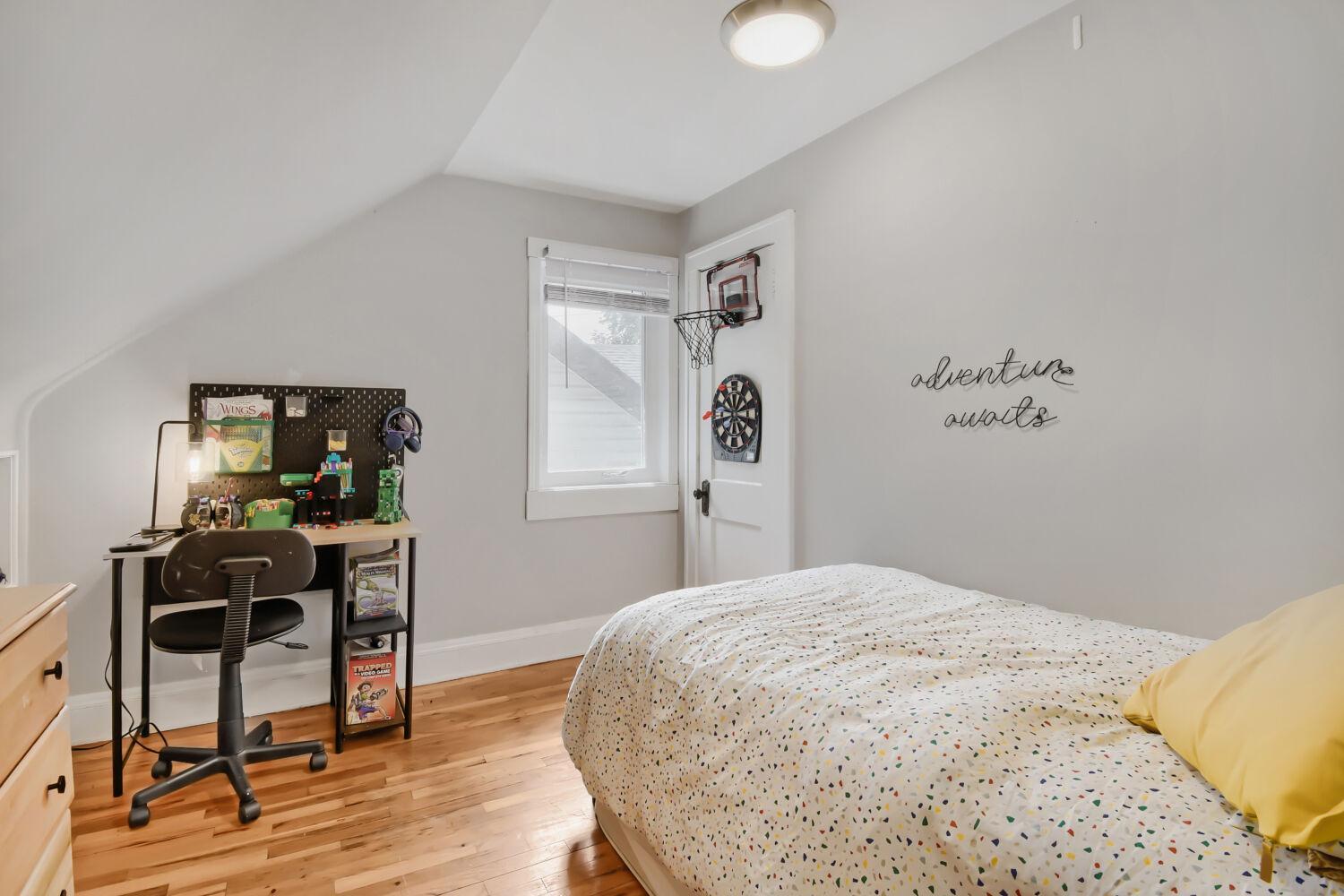 5208 Camden Avenue N Property Photo 14