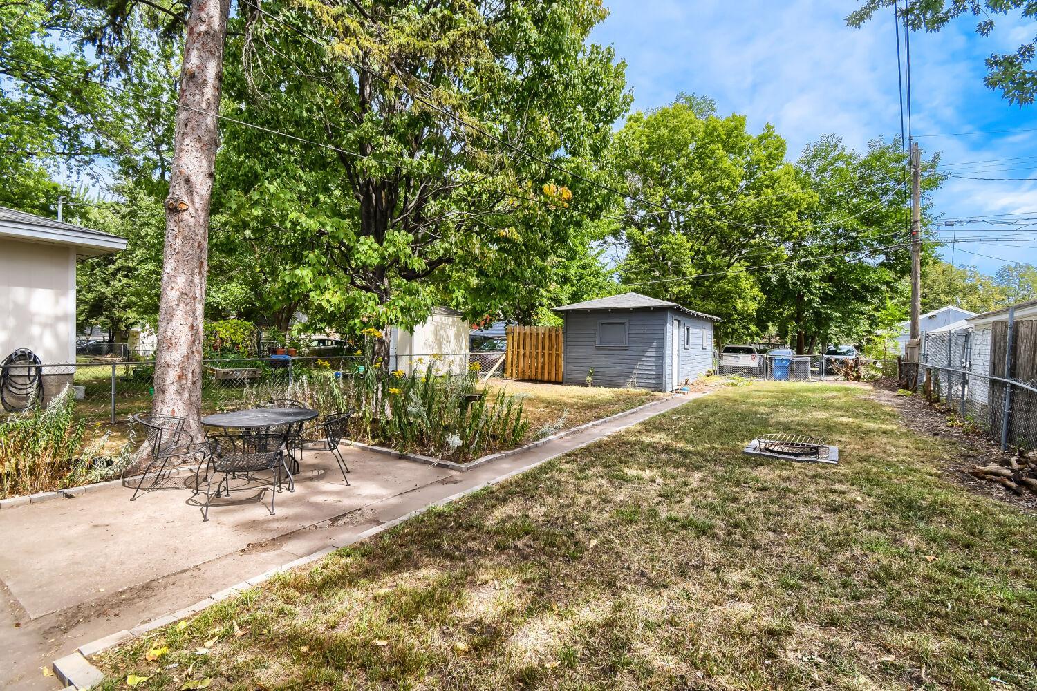 5208 Camden Avenue N Property Photo 16