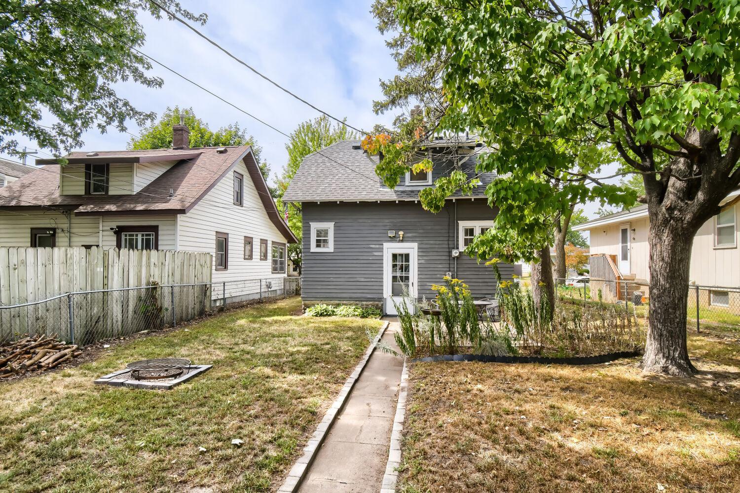 5208 Camden Avenue N Property Photo 17