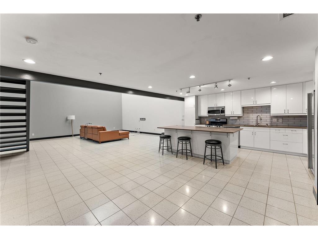 214 4th Street E 213 Property Photo 6