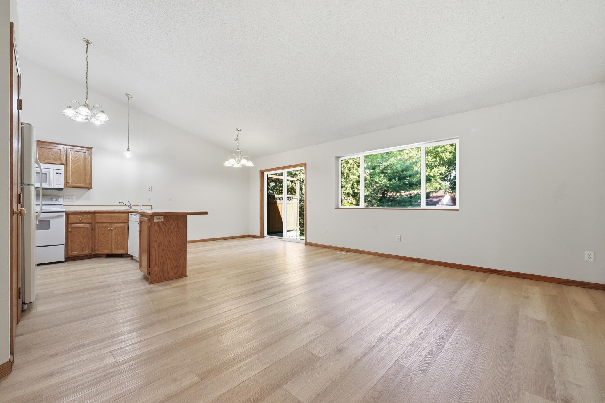 614 Golden Gate Lane Property Photo 4