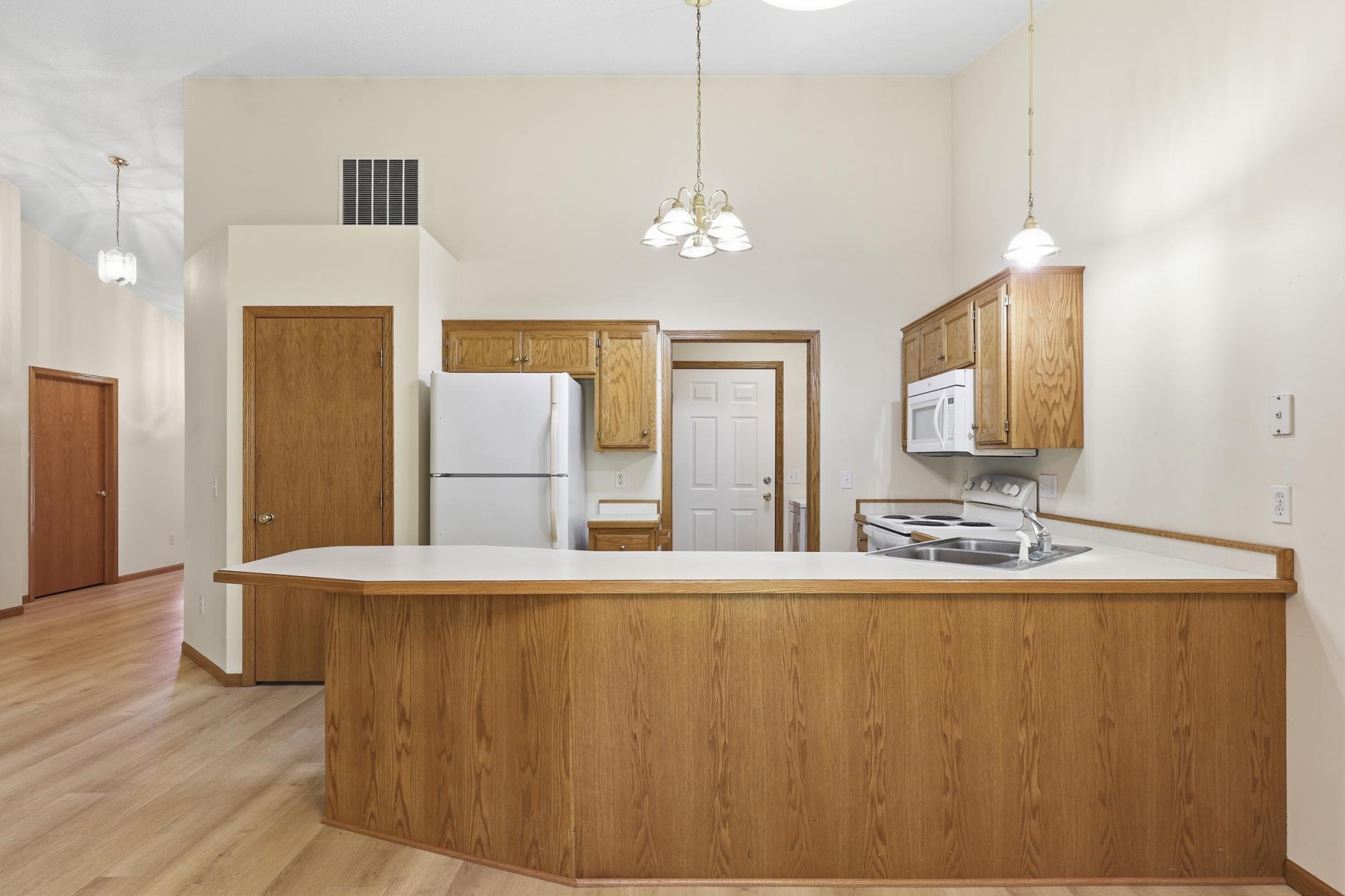 614 Golden Gate Lane Property Photo 8