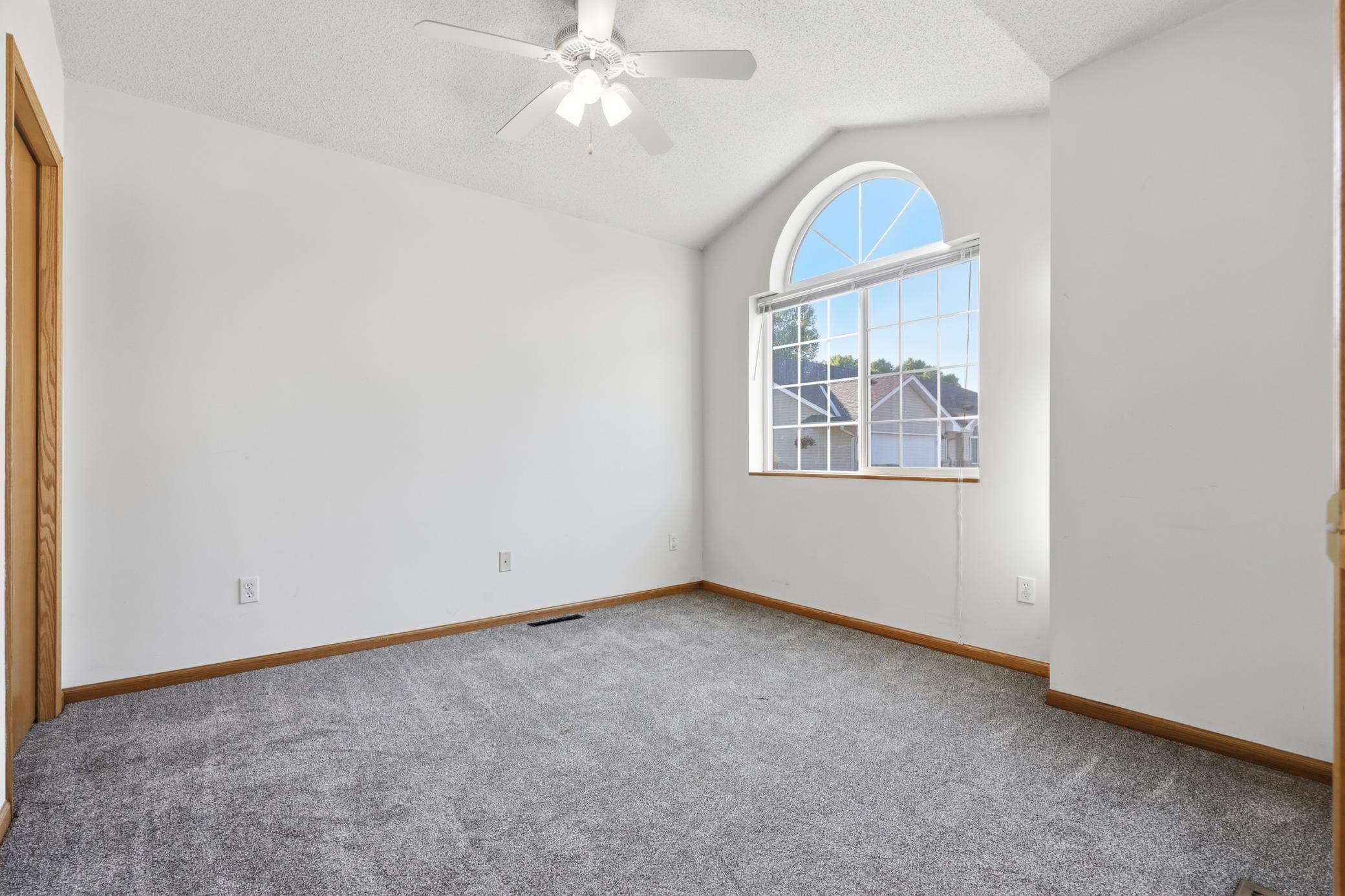 614 Golden Gate Lane Property Photo 16