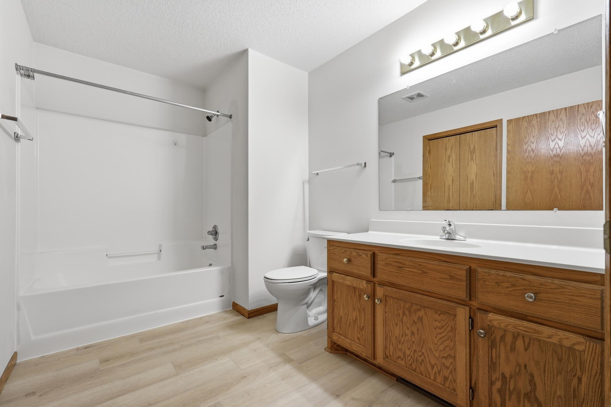 614 Golden Gate Lane Property Photo 18