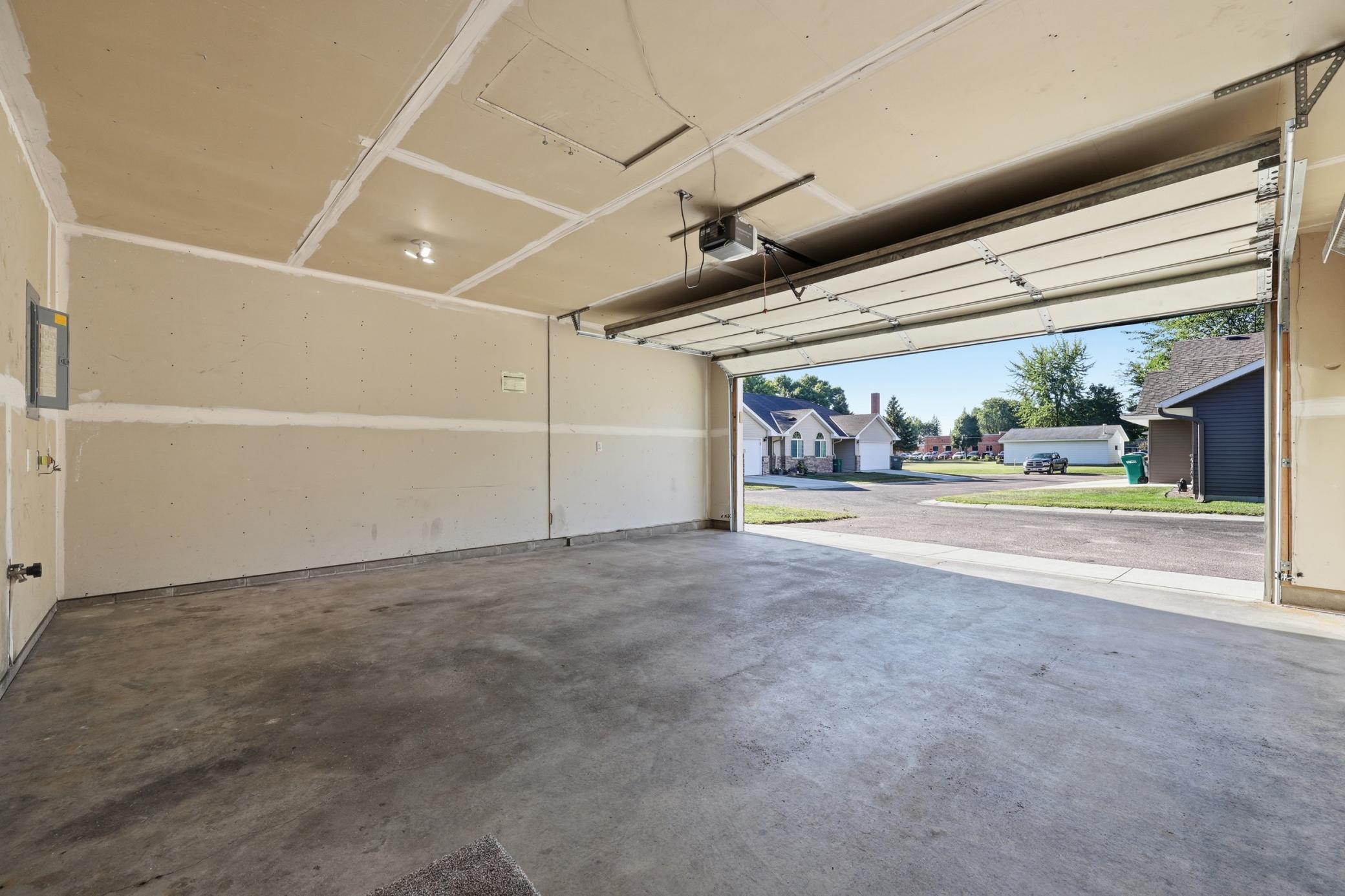 614 Golden Gate Lane Property Photo 22