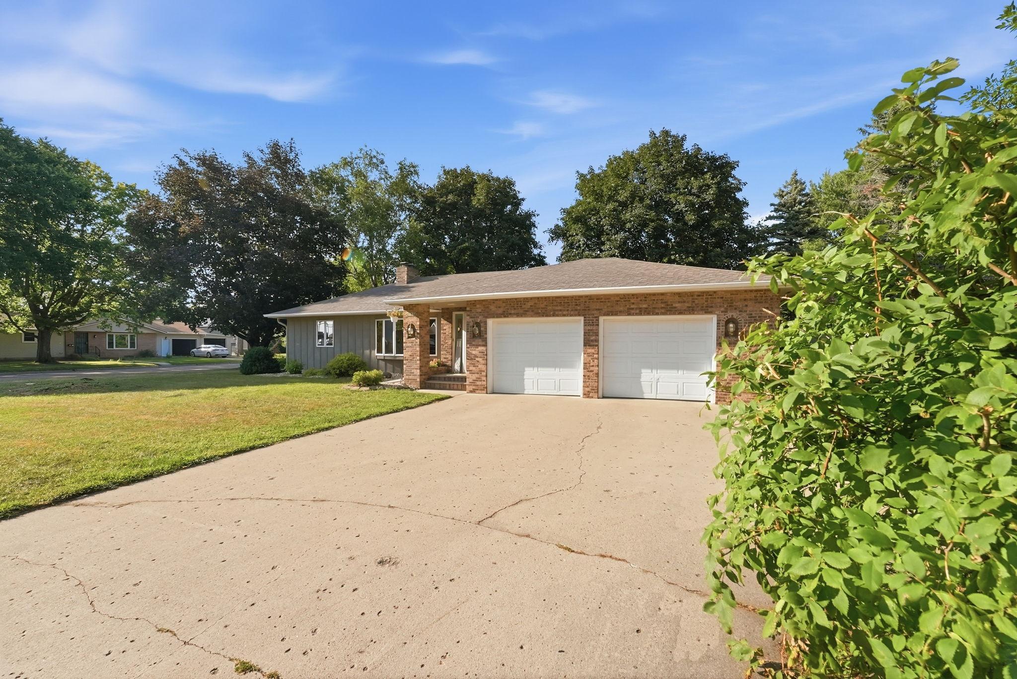 243 E Dahlstrom Avenue Property Photo 2