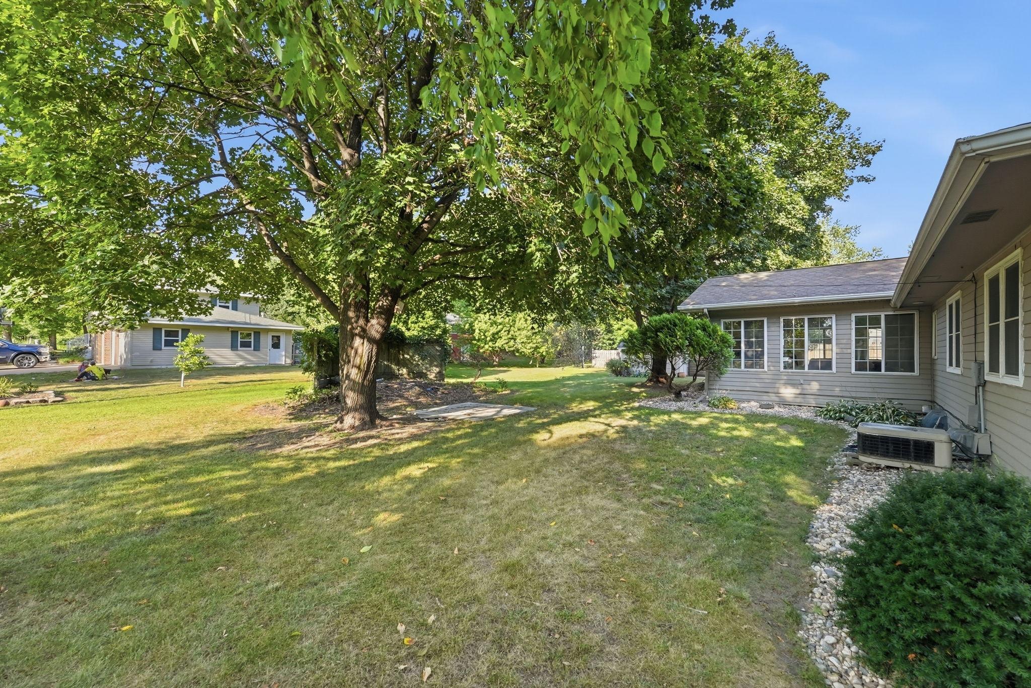 243 E Dahlstrom Avenue Property Photo 4
