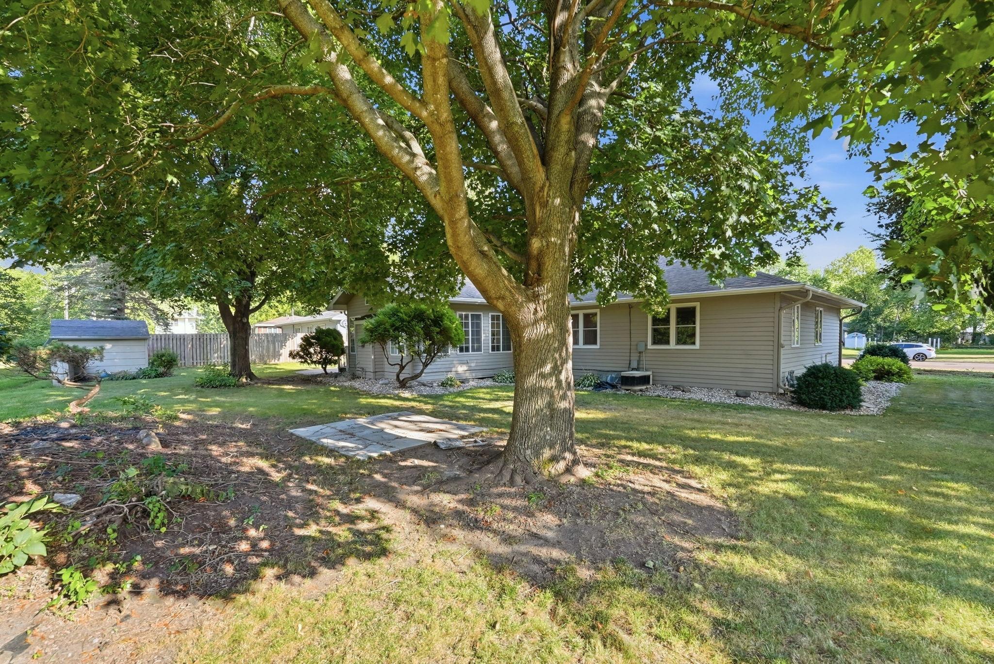 243 E Dahlstrom Avenue Property Photo 5