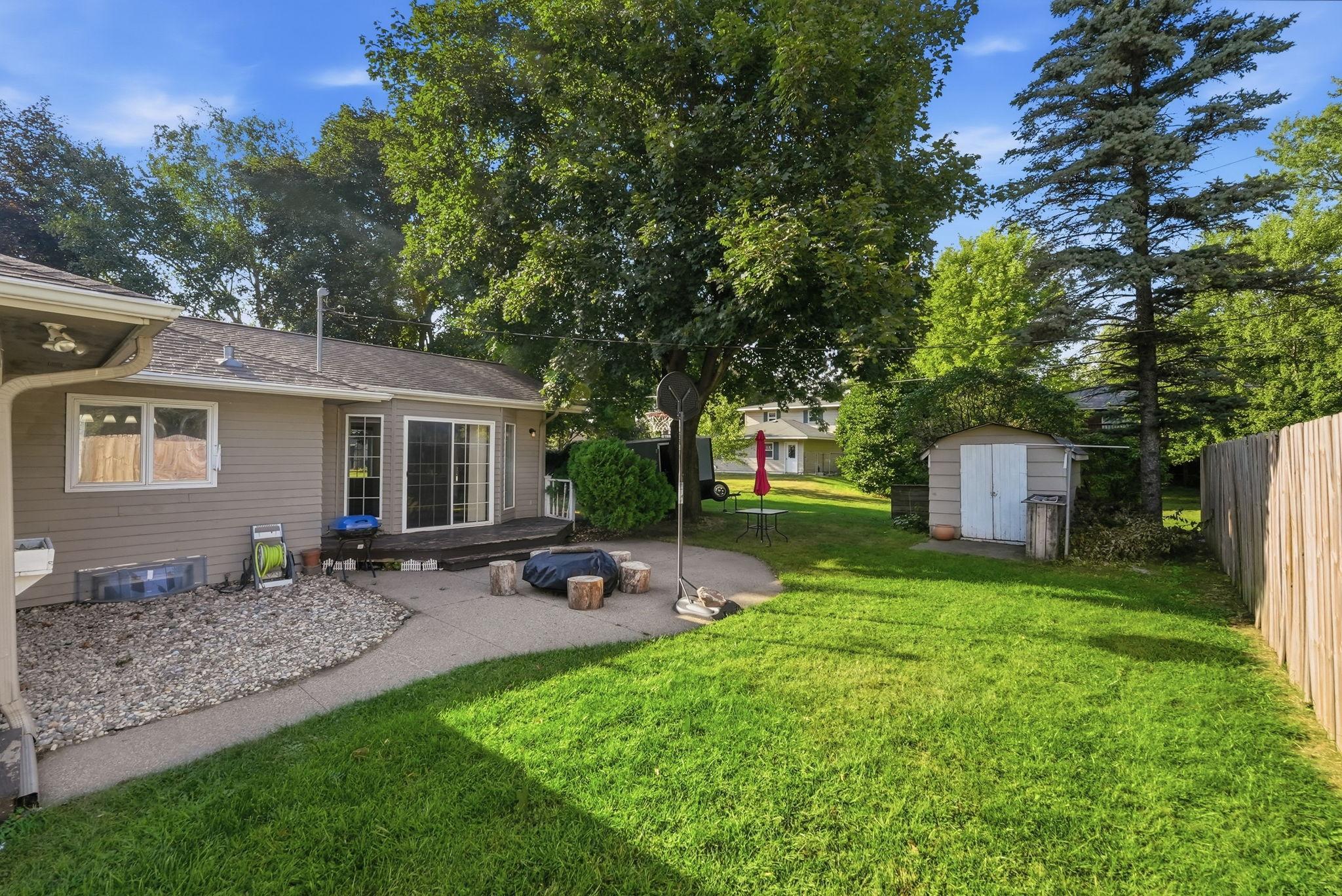 243 E Dahlstrom Avenue Property Photo 9