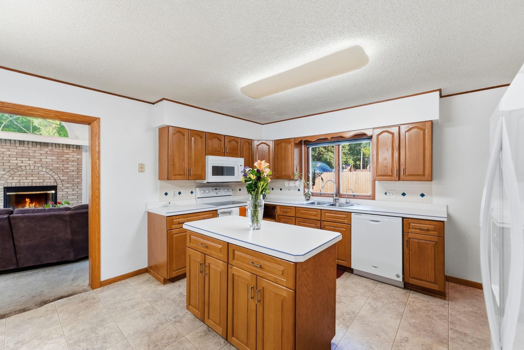 243 E Dahlstrom Avenue Property Photo 13