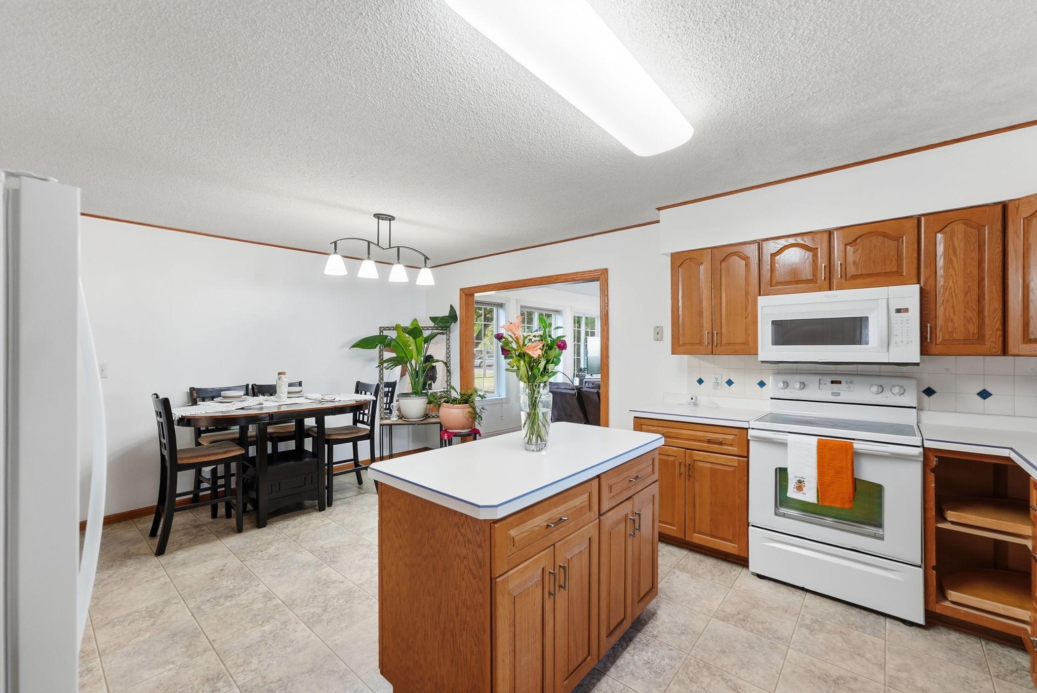 243 E Dahlstrom Avenue Property Photo 15