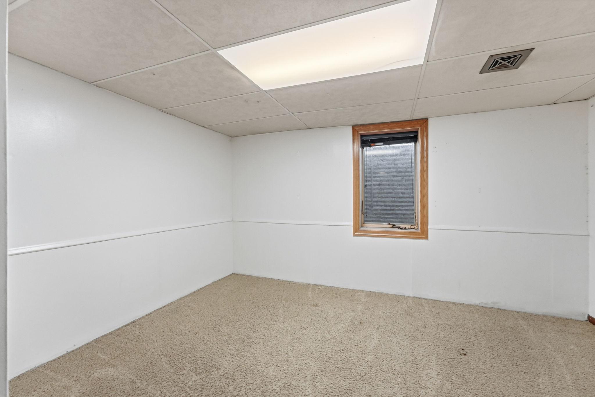 243 E Dahlstrom Avenue Property Photo 28