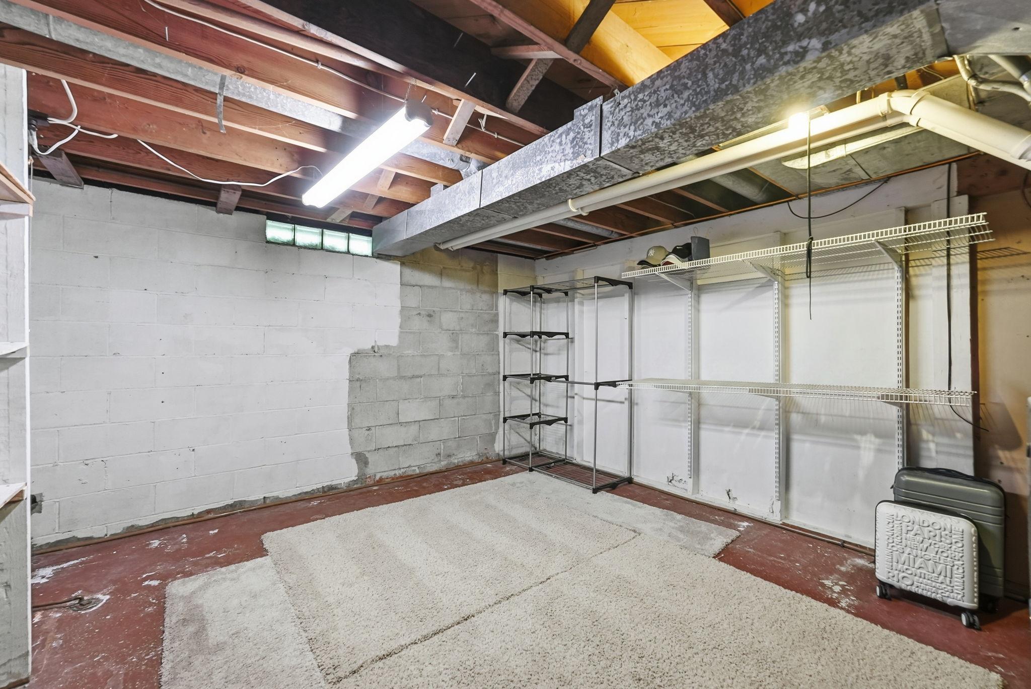 243 E Dahlstrom Avenue Property Photo 31