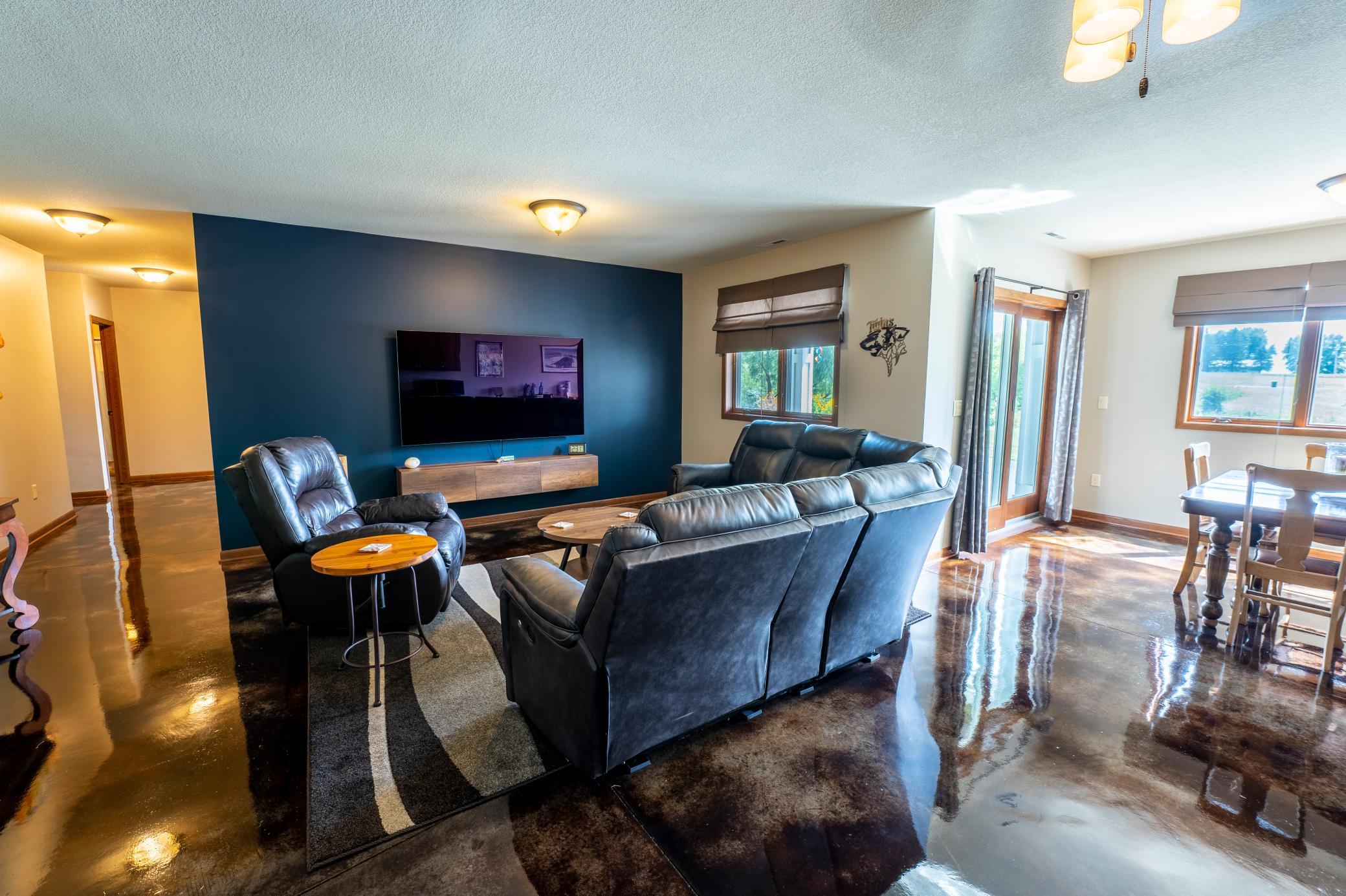 864 Goves Way Property Photo 35