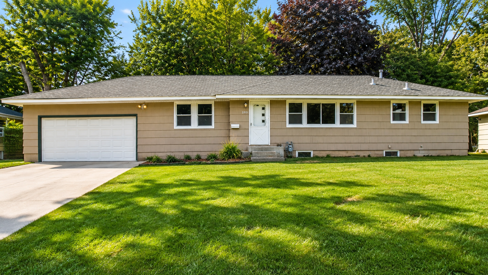 5901 Ewing Avenue N Property Photo 1