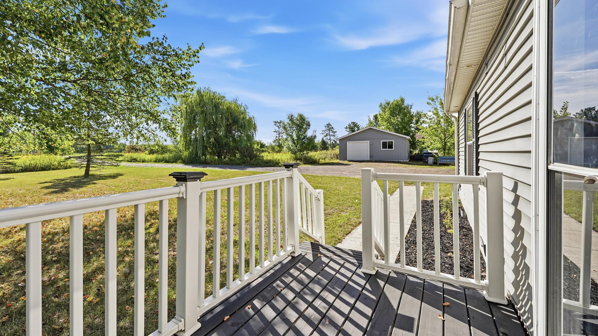 57098 Forest Boulevard Property Photo 3
