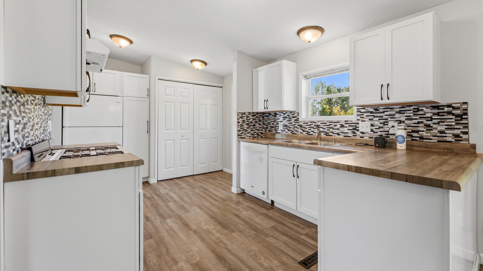 57098 Forest Boulevard Property Photo 9
