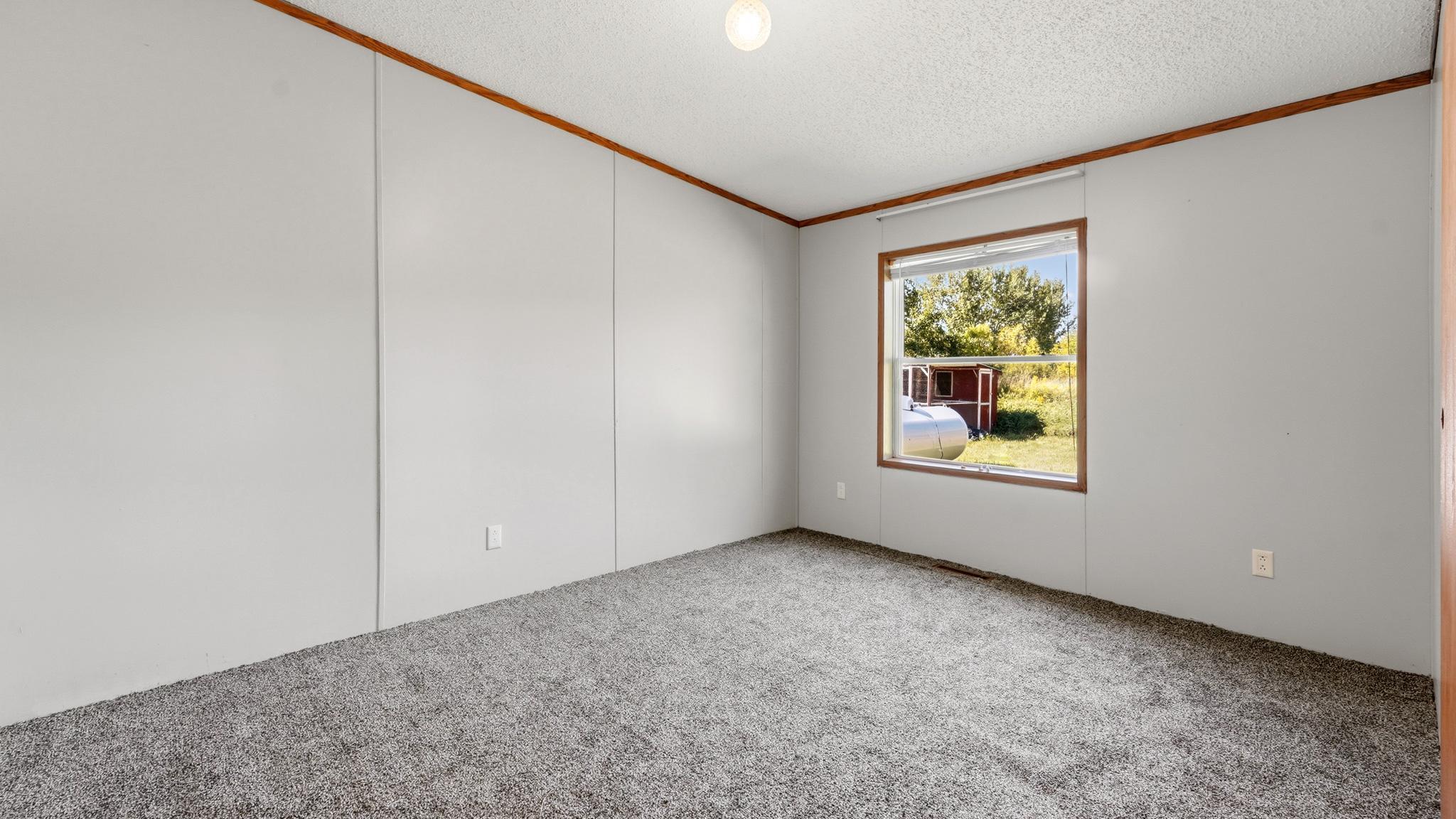 57098 Forest Boulevard Property Photo 11