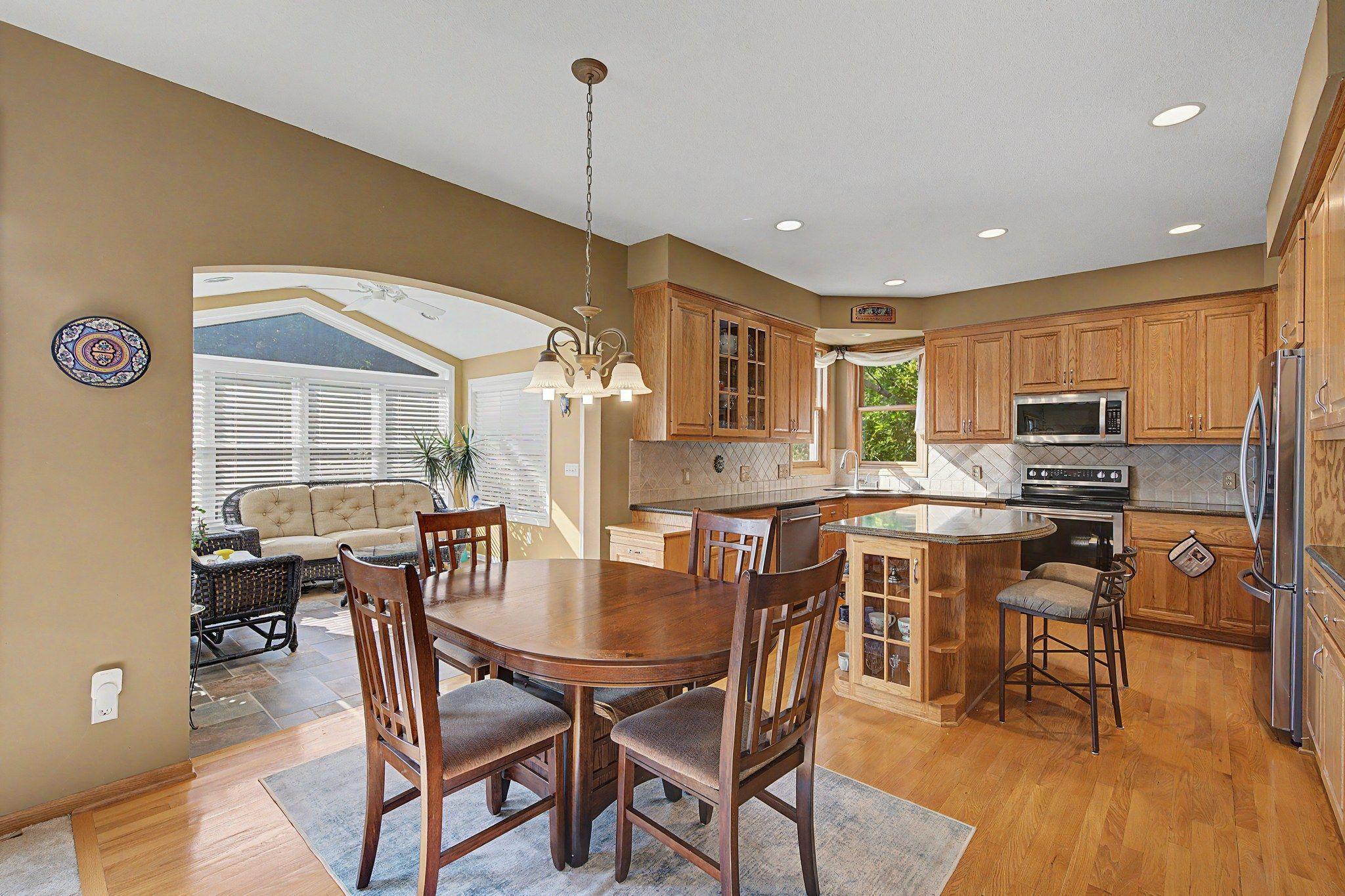 6219 Orchid Lane N Property Photo 3