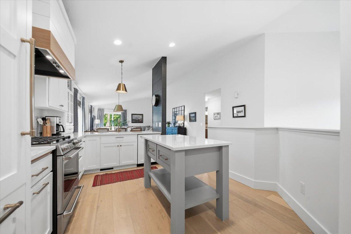 15402 Sussex Drive Property Photo 2