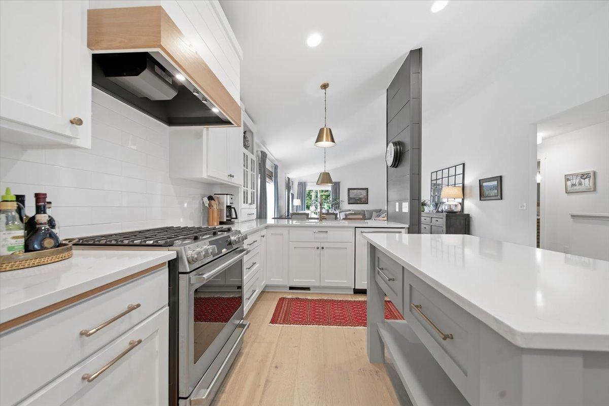 15402 Sussex Drive Property Photo 3