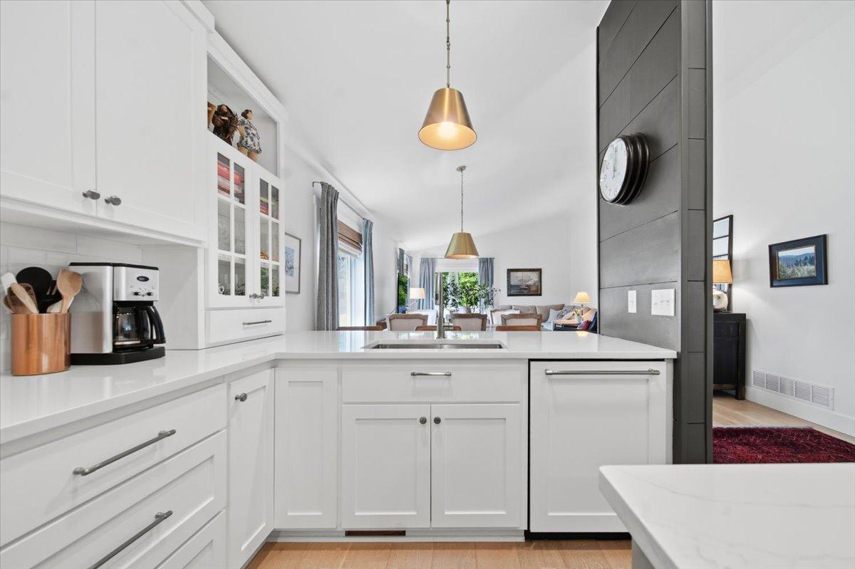 15402 Sussex Drive Property Photo 4