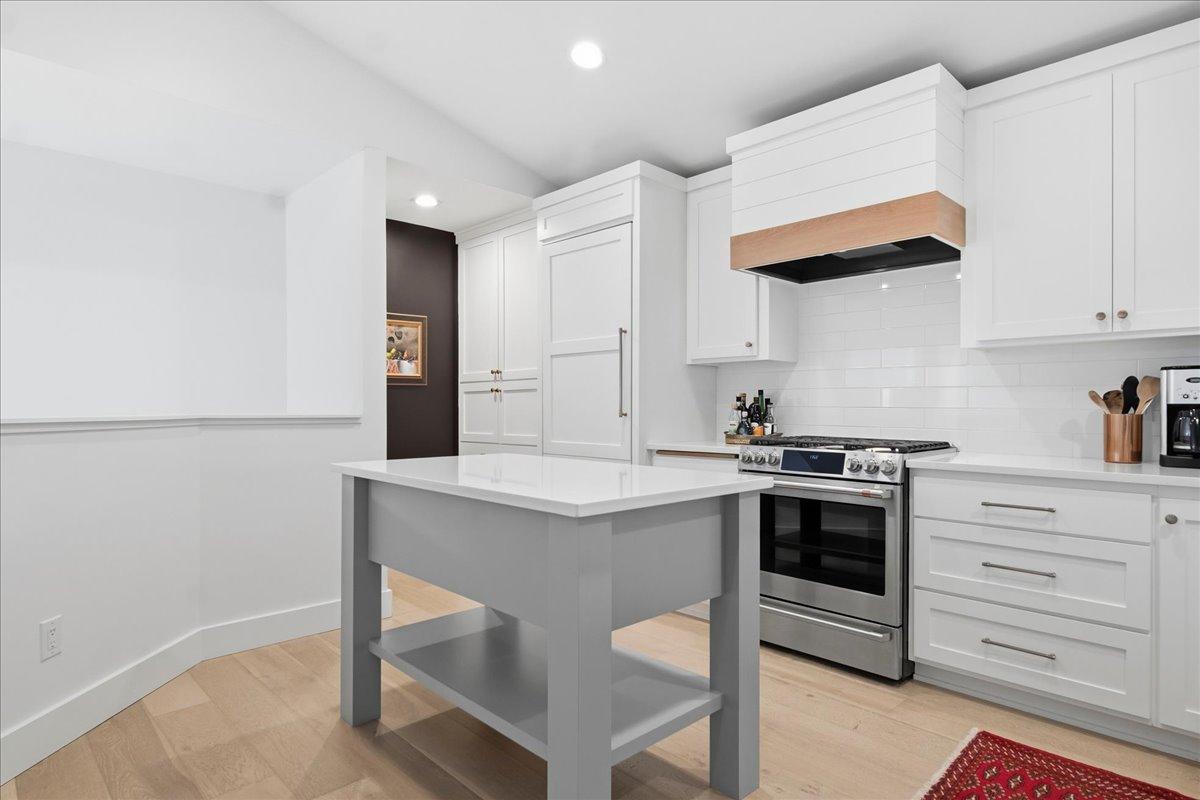 15402 Sussex Drive Property Photo 7