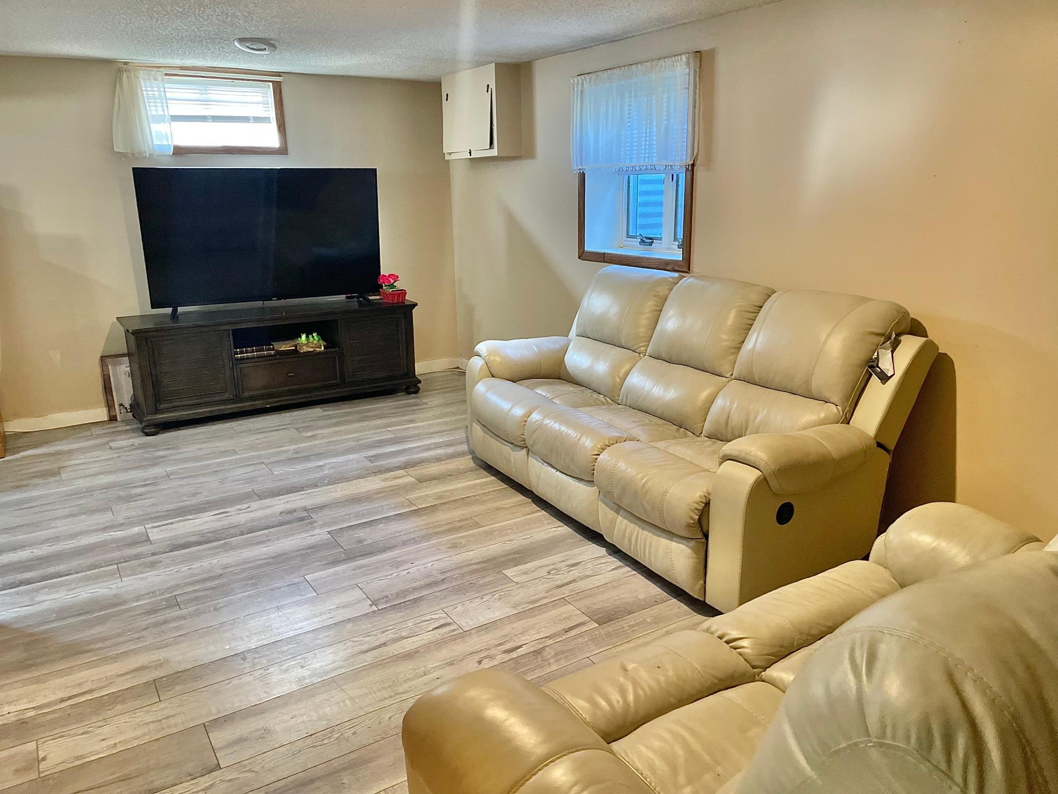 150 Roselawn Avenue E Property Photo 11
