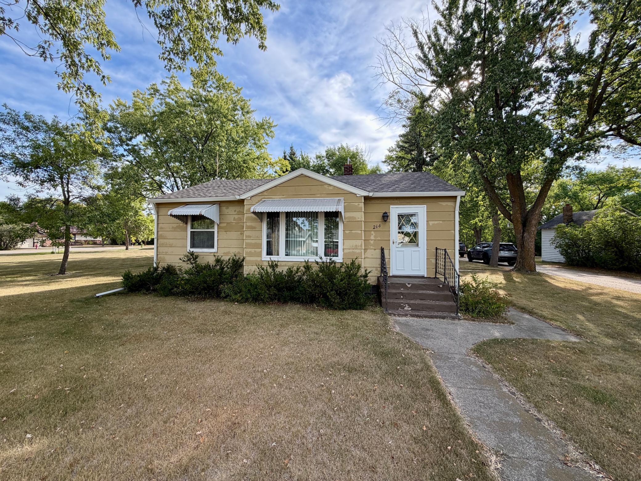 214 2nd Street Property Photo 1