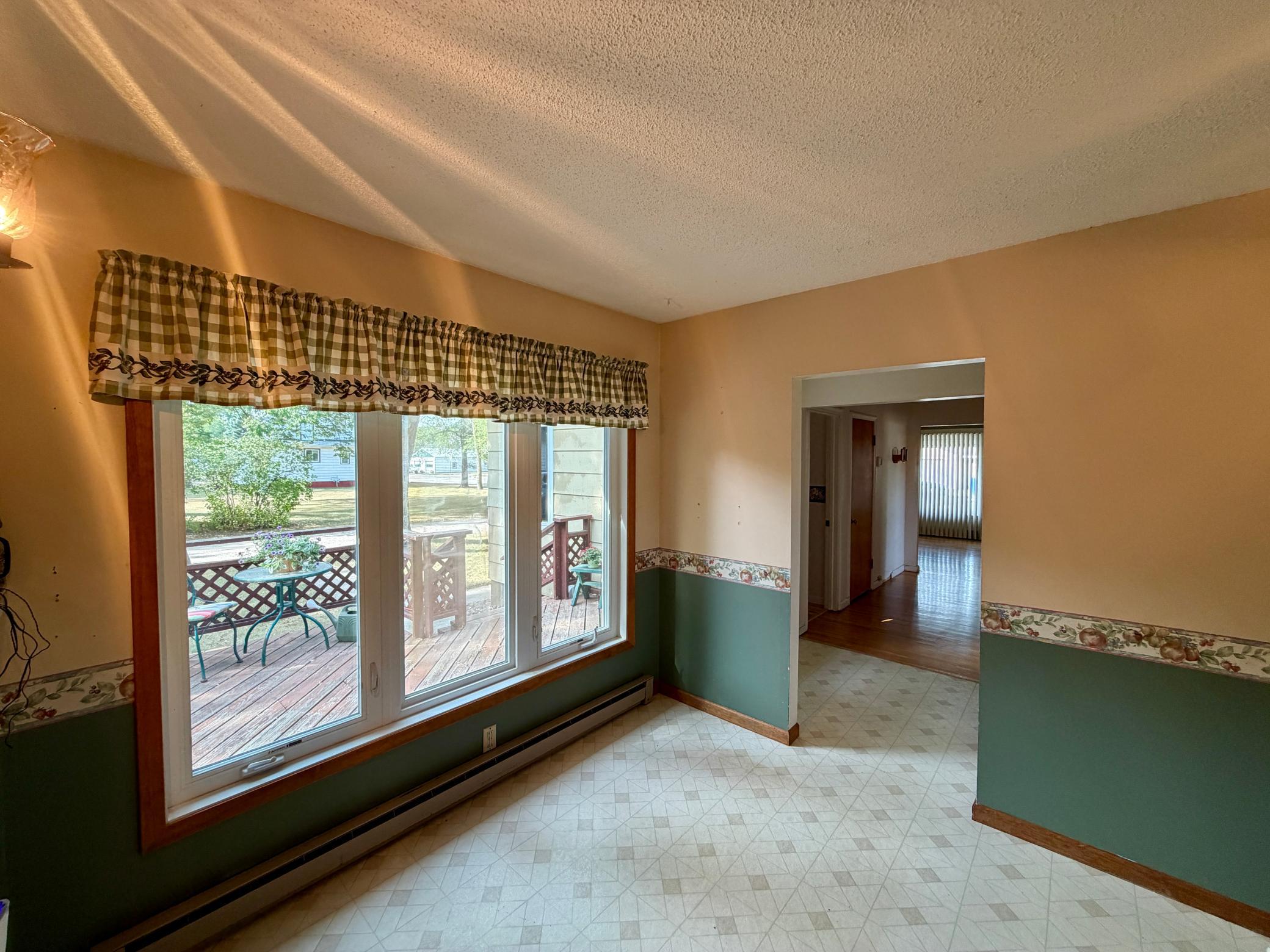 214 2nd Street Property Photo 3