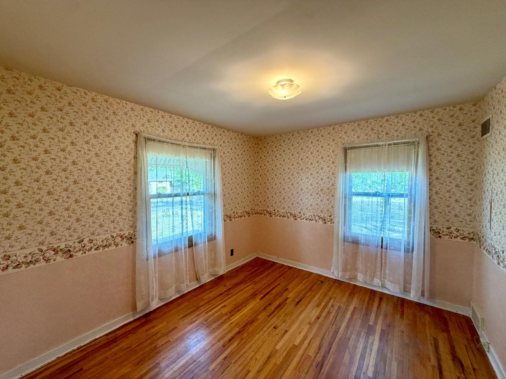 214 2nd Street Property Photo 7