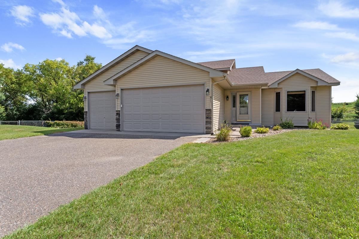 805 Pond View Court Property Photo 1