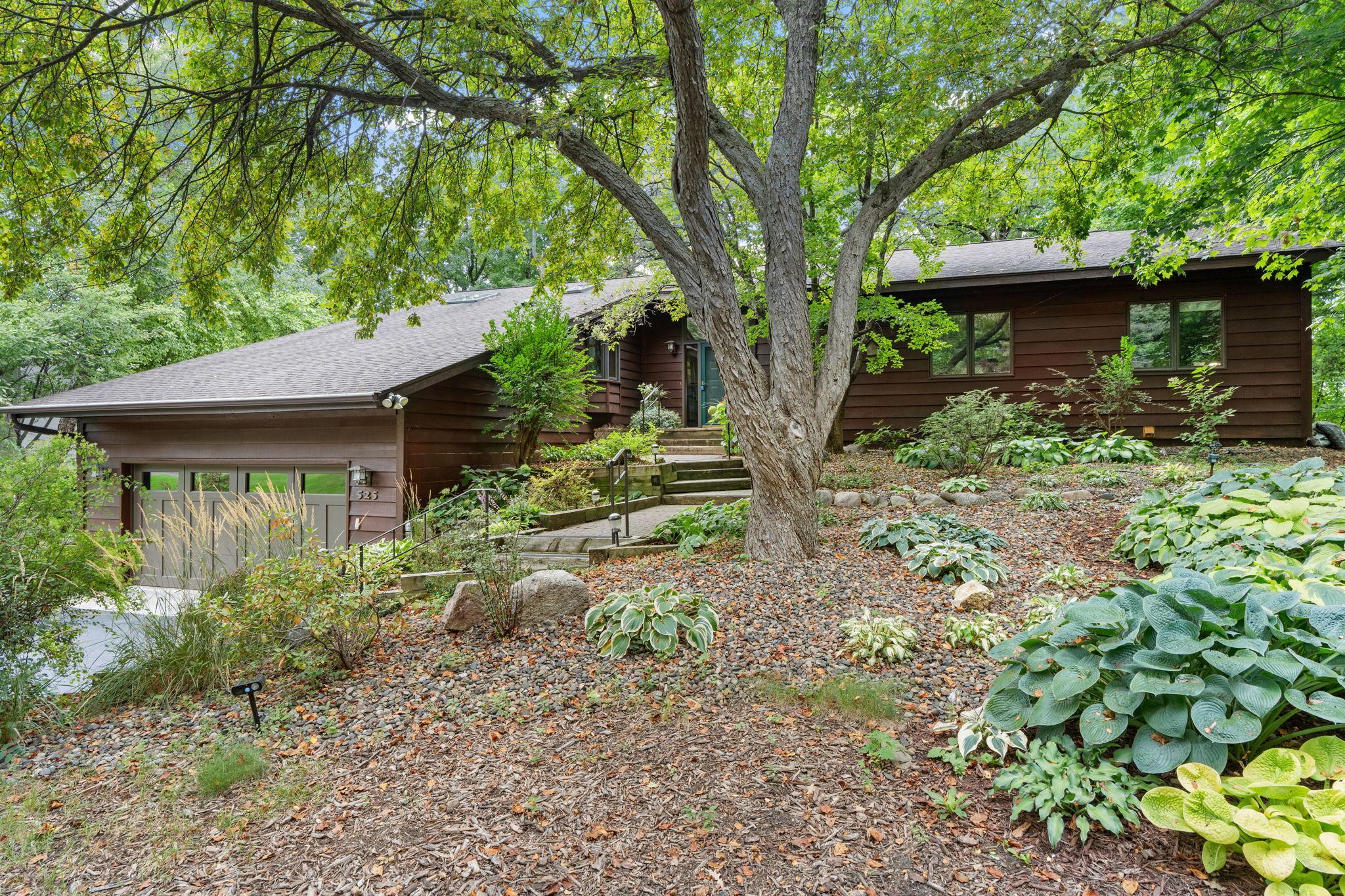 525 Park Lane Property Photo 2
