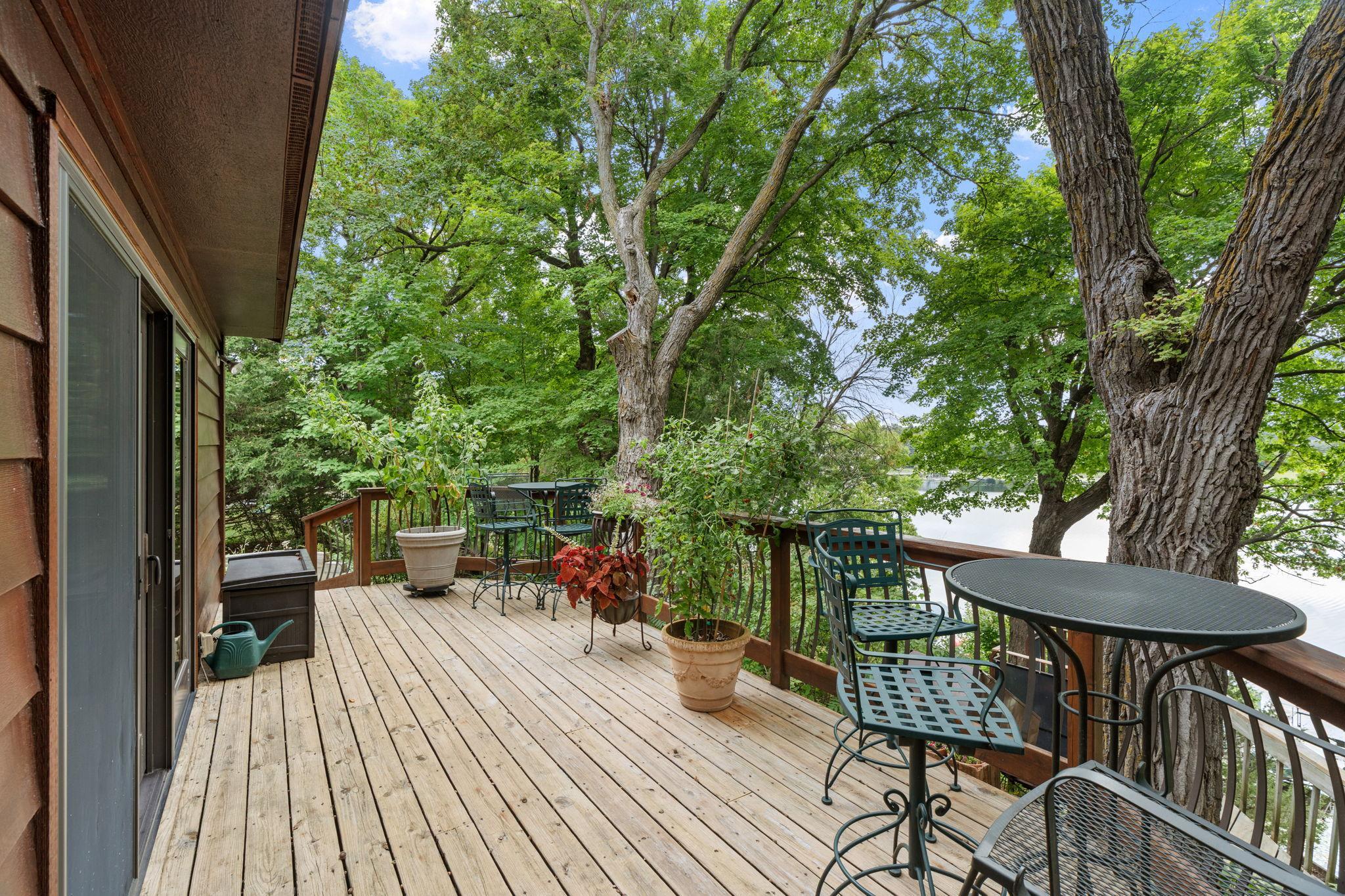 525 Park Lane Property Photo 5