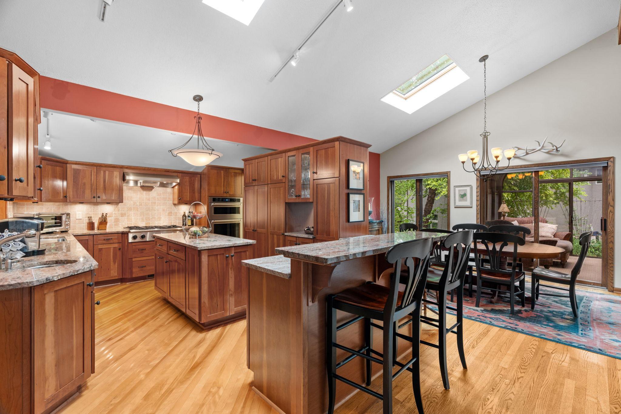 525 Park Lane Property Photo 8