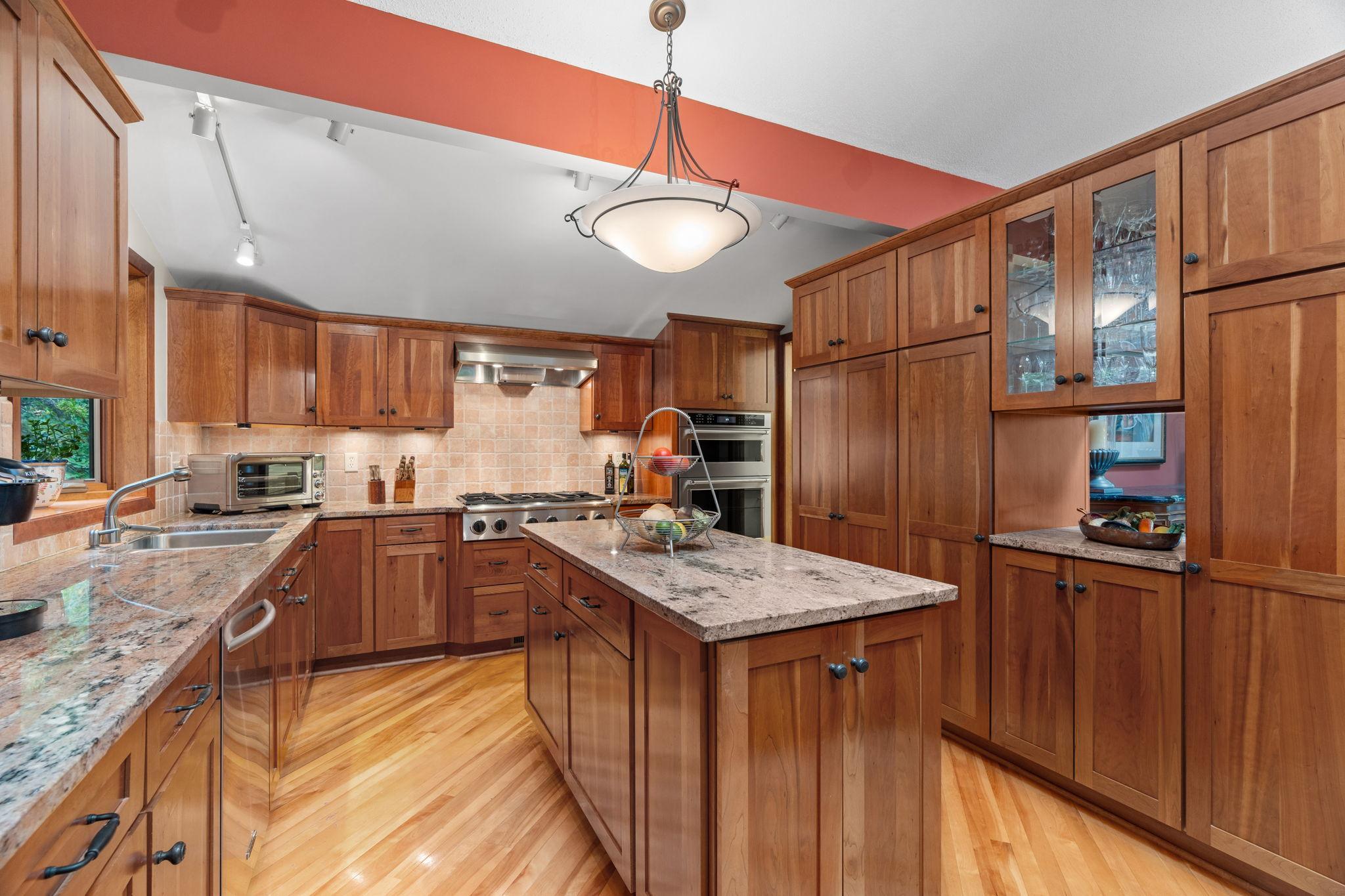 525 Park Lane Property Photo 9
