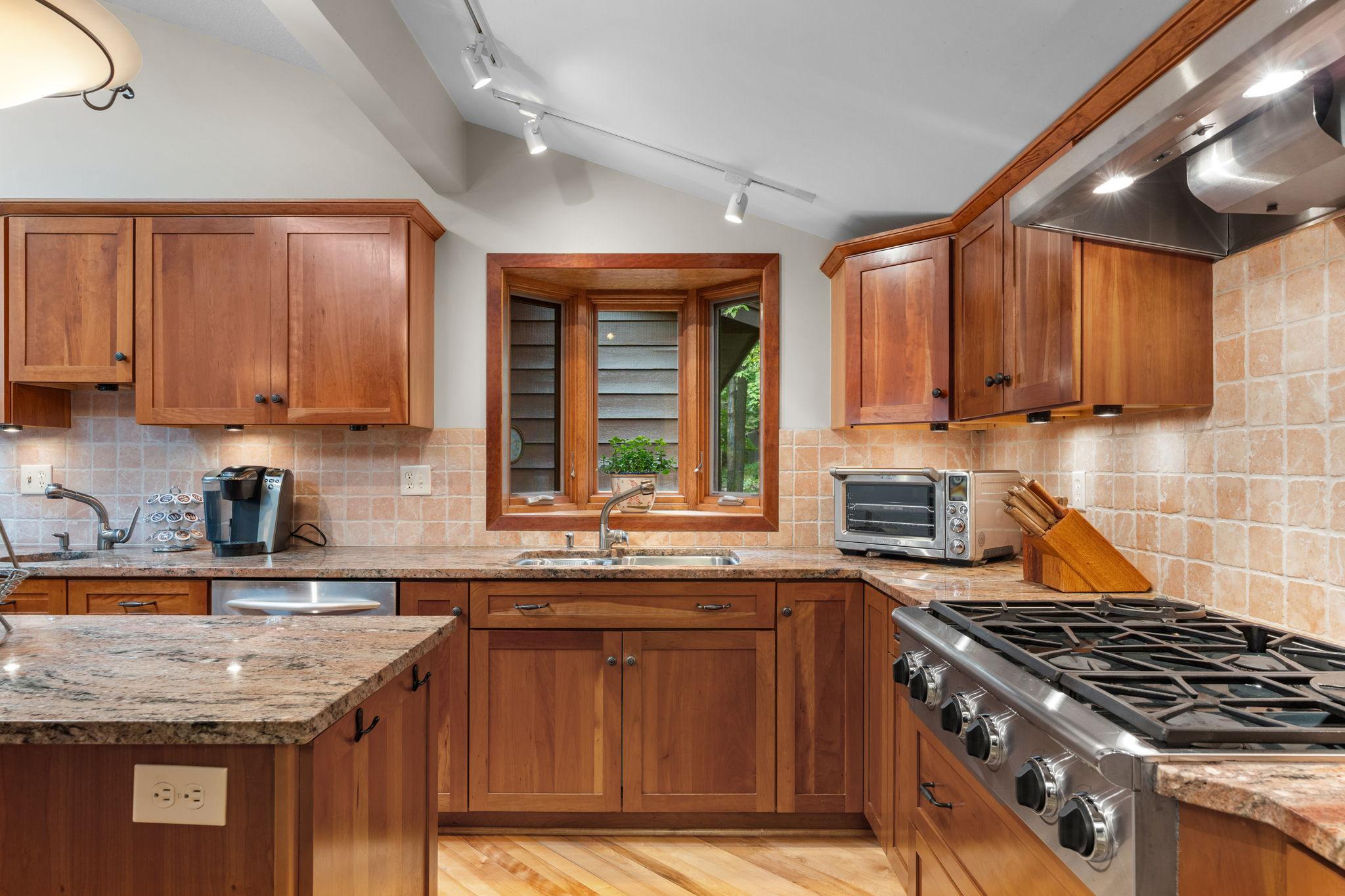525 Park Lane Property Photo 10