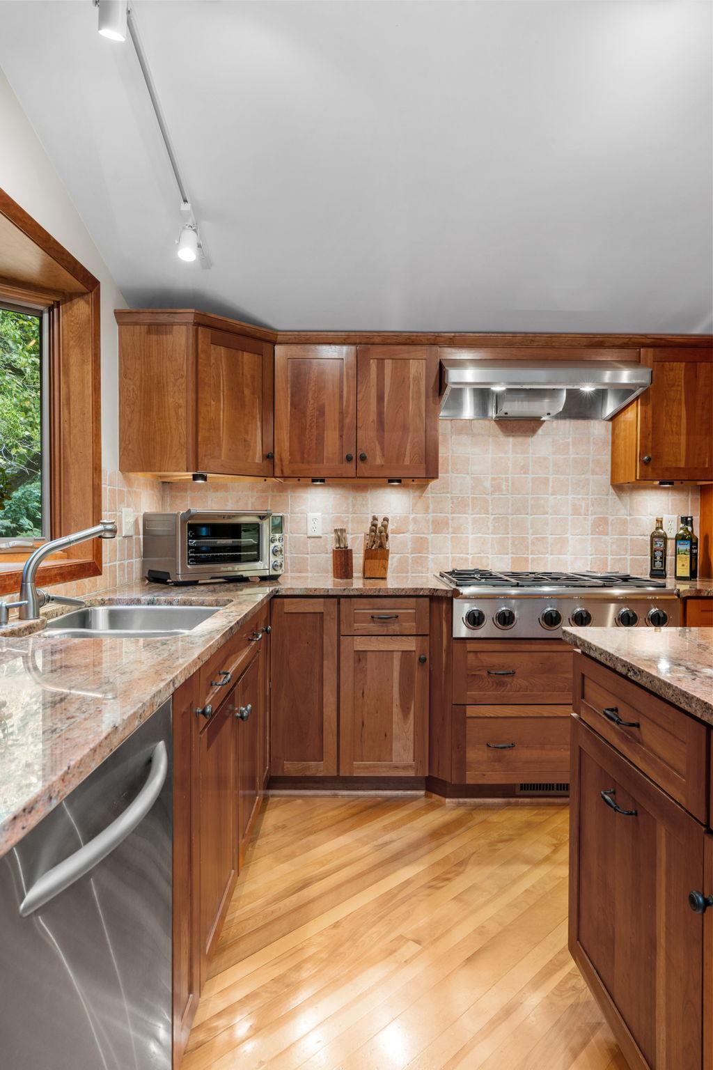 525 Park Lane Property Photo 11