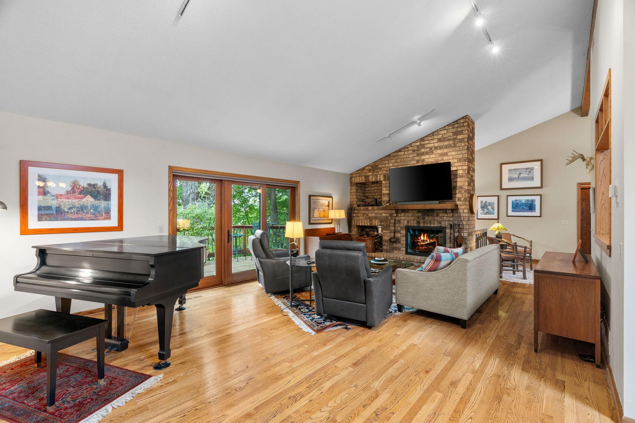 525 Park Lane Property Photo 17