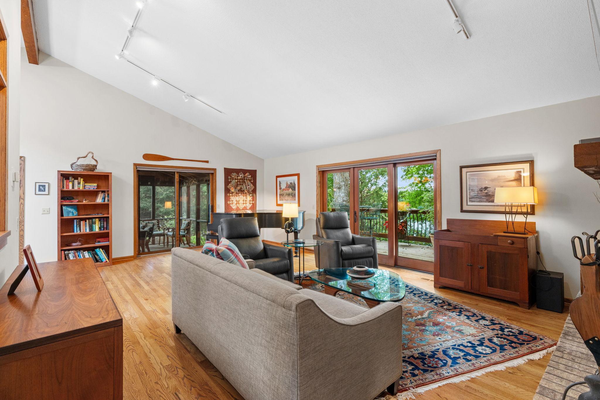 525 Park Lane Property Photo 19