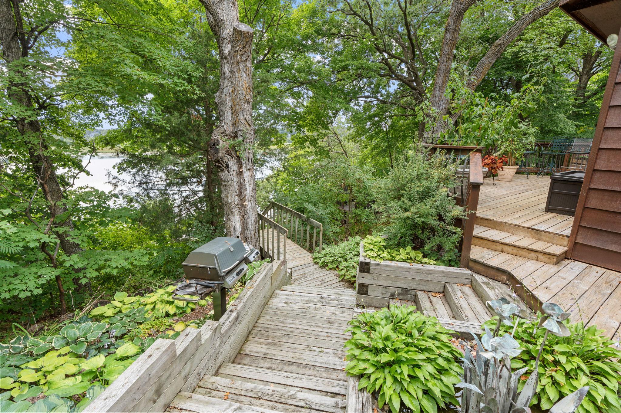 525 Park Lane Property Photo 45