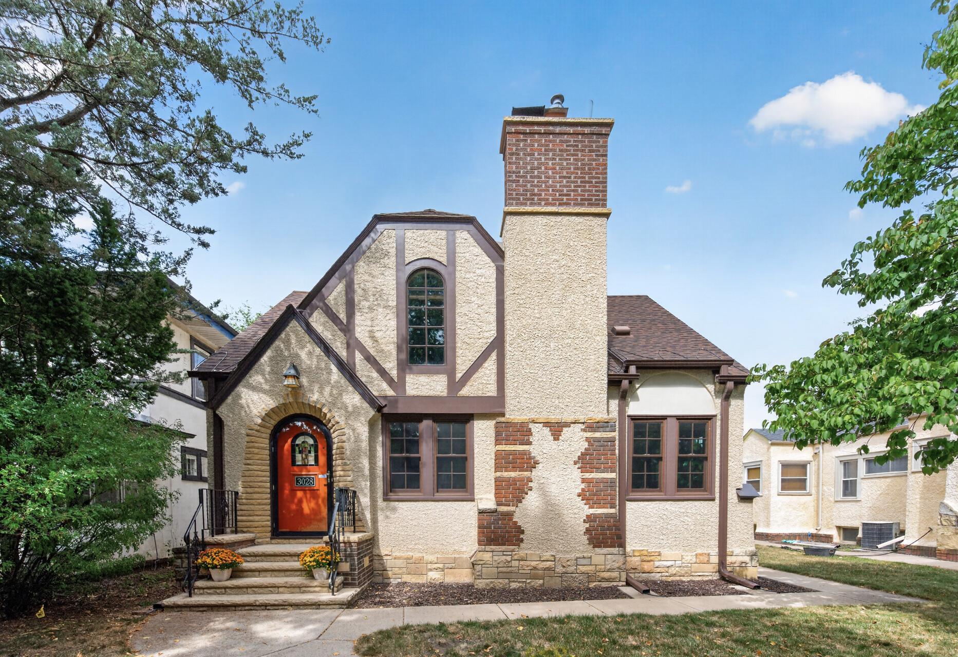 3028 E Minnehaha Parkway Property Photo 1