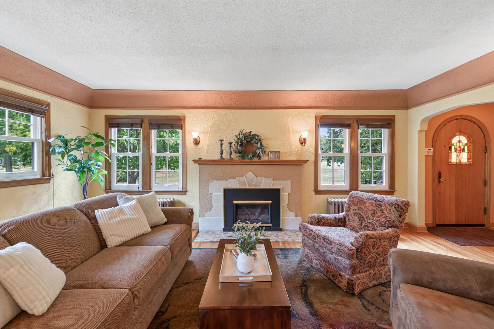 3028 E Minnehaha Parkway Property Photo 6