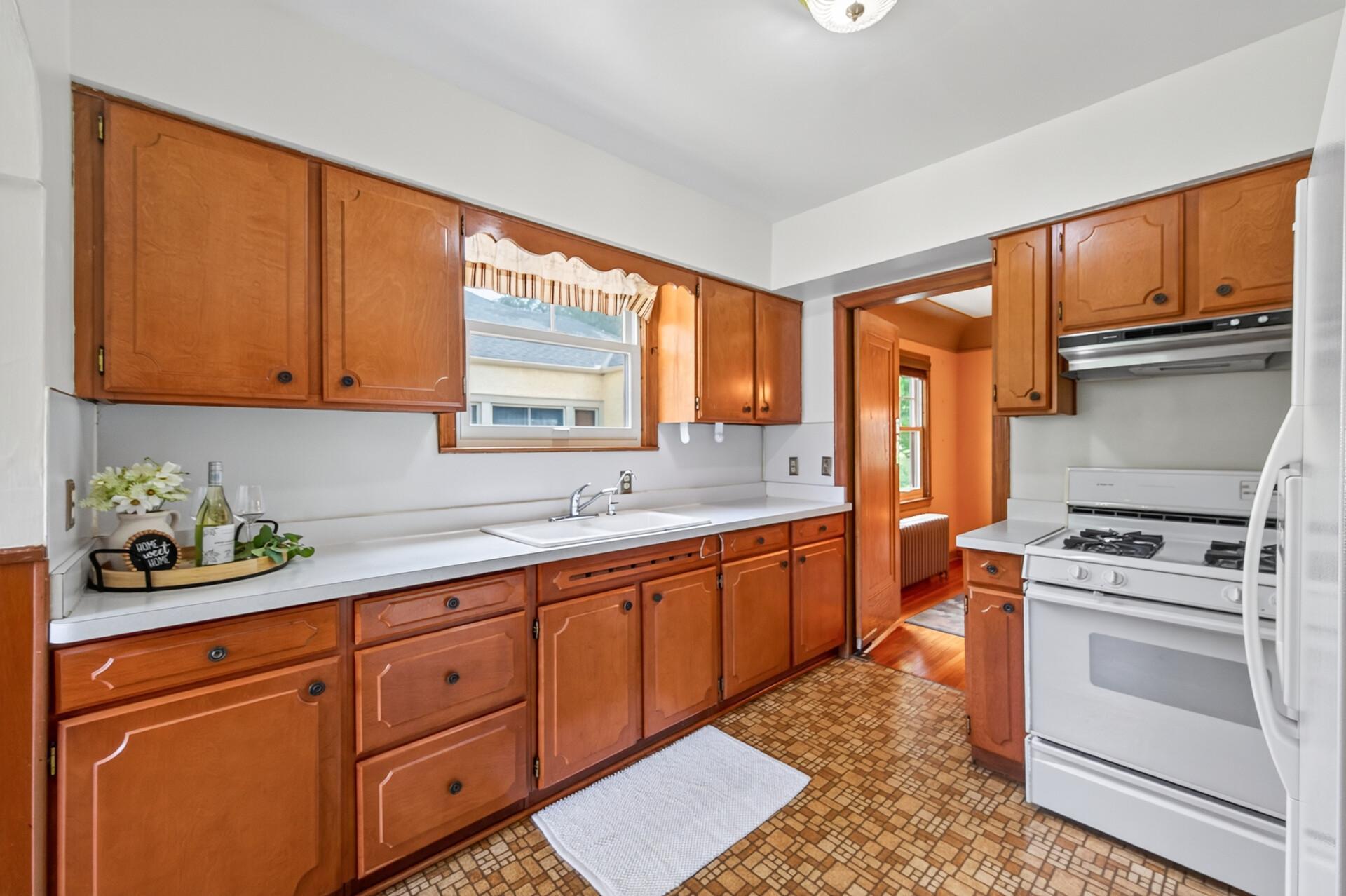 3028 E Minnehaha Parkway Property Photo 9